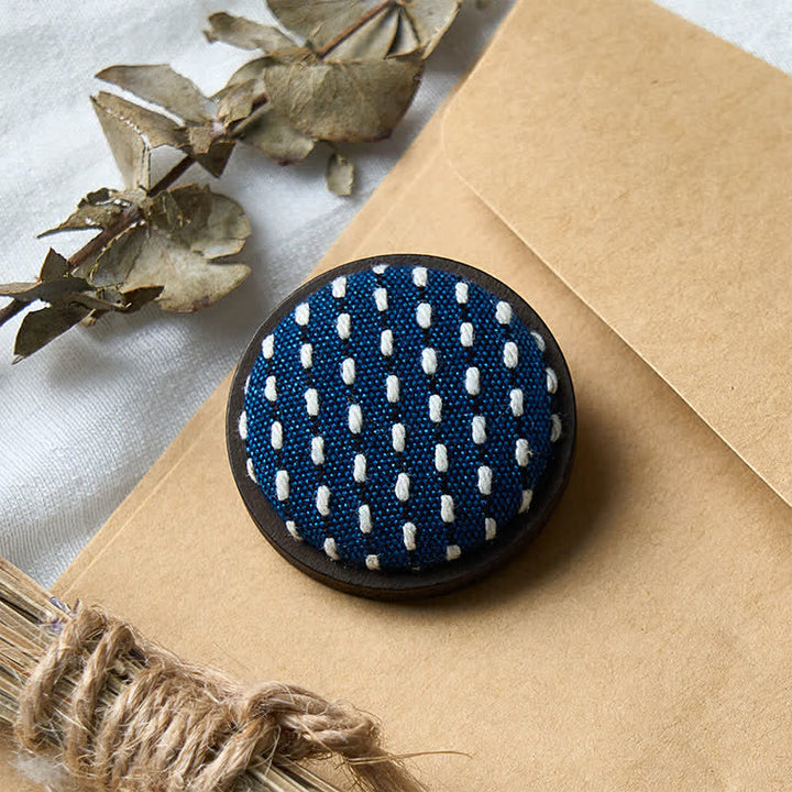 Buddha Stones Broche ronde en tissu faite main avec fleur, symbole d'ancrage - image 21