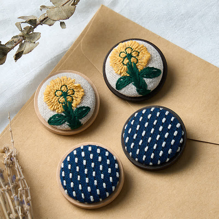 Buddha Stones Broche ronde en tissu faite main avec fleur, symbole d'ancrage - image 6