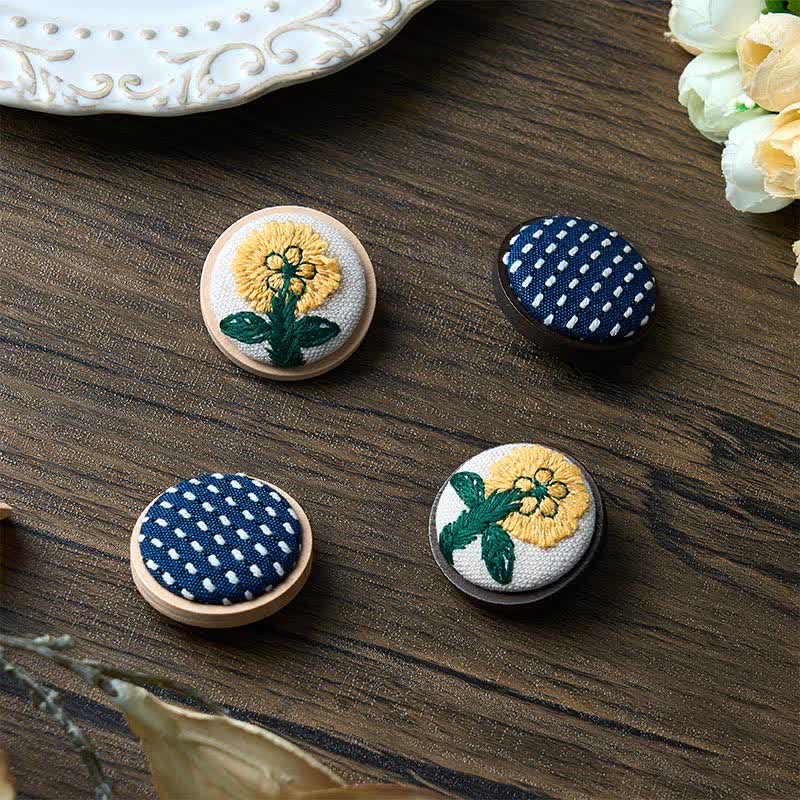 Buddha Stones Broche ronde en tissu faite main avec fleur, symbole d'ancrage - image 7