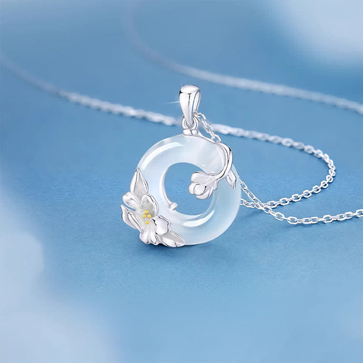 Buddha Stones Collier Pureté Camélia Paix en Calcédoine Blanche avec Boucle de Paix - image 1