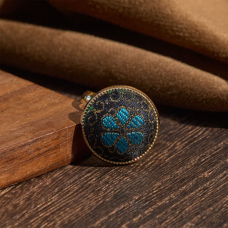 Buddha Stones Bague ronde ajustable en brocart à motif floral fait main, ornée d'un symbole de bénédiction - image 2