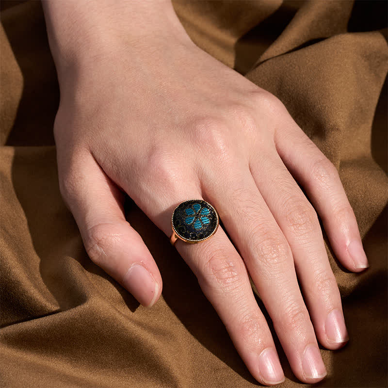 Buddha Stones Bague ronde ajustable en brocart à motif floral fait main, ornée d'un symbole de bénédiction - image 4