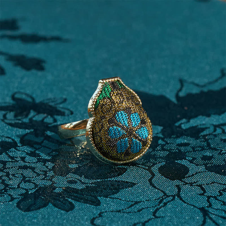 Buddha Stones Bague ajustable de style chinois vintage en brocart Song en forme de gourde, symbole de bénédiction - Bleu doré (même teinte – motif variable) - Réglable (Ouvert) - image 0