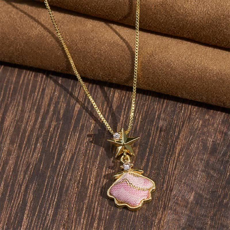 Buddha Stones Collier porte-bonheur Song Brocade en cuivre et coquillage en forme de cœur et de feuille de ginkgo - Coquillage (même teinte – motif variable) - image 0