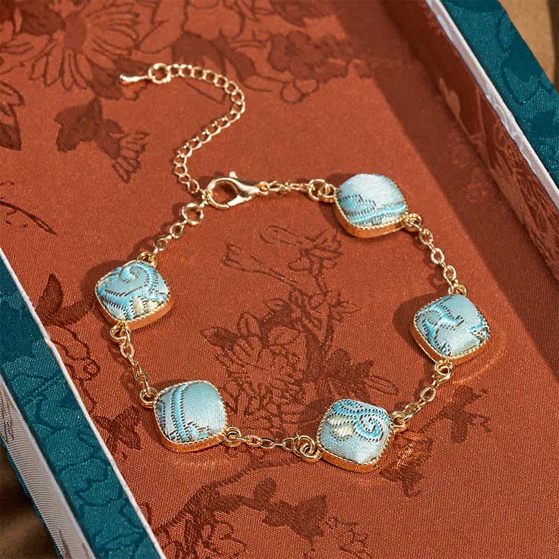 Buddha Stones Bracelet carré en brocart Copper Song, style vintage élégant - Bleu clair (même teinte – motif variable) - image 0