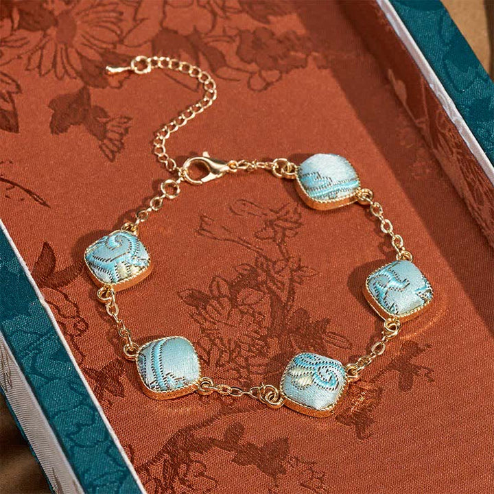 Buddha Stones Bracelet carré en brocart Copper Song, style vintage élégant - Bleu clair (même teinte – motif variable) - image 0