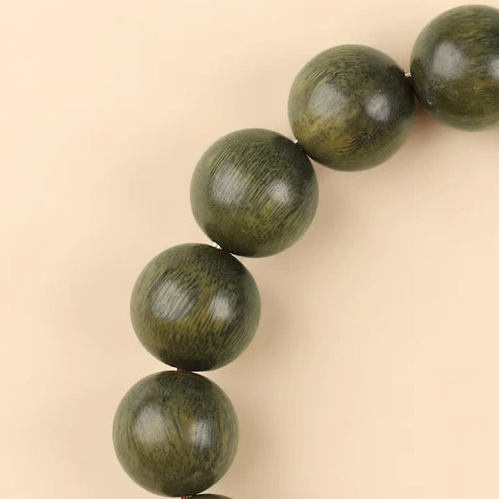 Buddha Stones Bracelet à perles cylindriques en bois de santal vert et jade, orné de santal et de pierres de sérénité - image 9