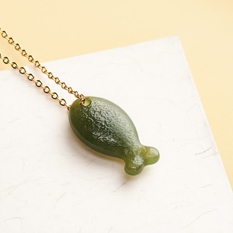 Buddha Stones Collier pendentif Jade Little Fish Luck sculpté à la main - Jade naturel (la couleur peut varier) - Argent sterling 925 (Bénédiction ♥ Calme) - Vert foncé - image 1