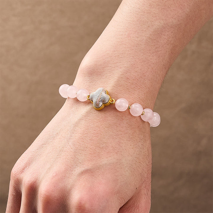 Buddha Stones Bracelet à breloques fait main en brocart de quartz rose avec trèfle à quatre feuilles et symbole de bénédiction - image 4