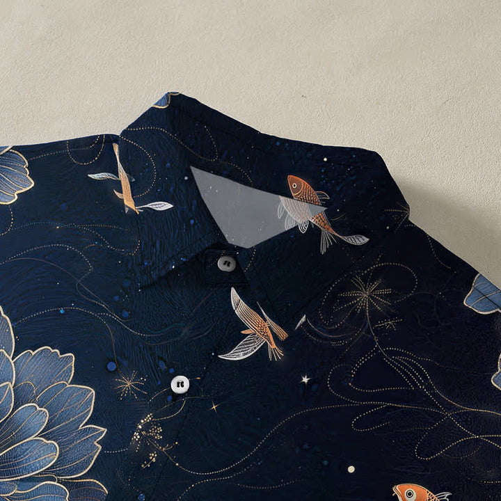 Buddha Stones Chemise à manches courtes respirante pour homme, à boutons et motif lotus et carpes koï bleues - image 2