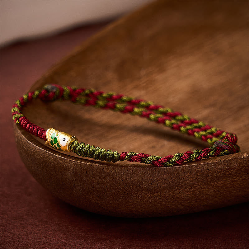 Buddha Stones Bracelet de cheville porte-bonheur en cordelette tressée rouge et verte colorée représentant des carpes koï - Bracelet de cheville (Circonférence : 8,66-10,63 po / 22-27 cm) - image 0