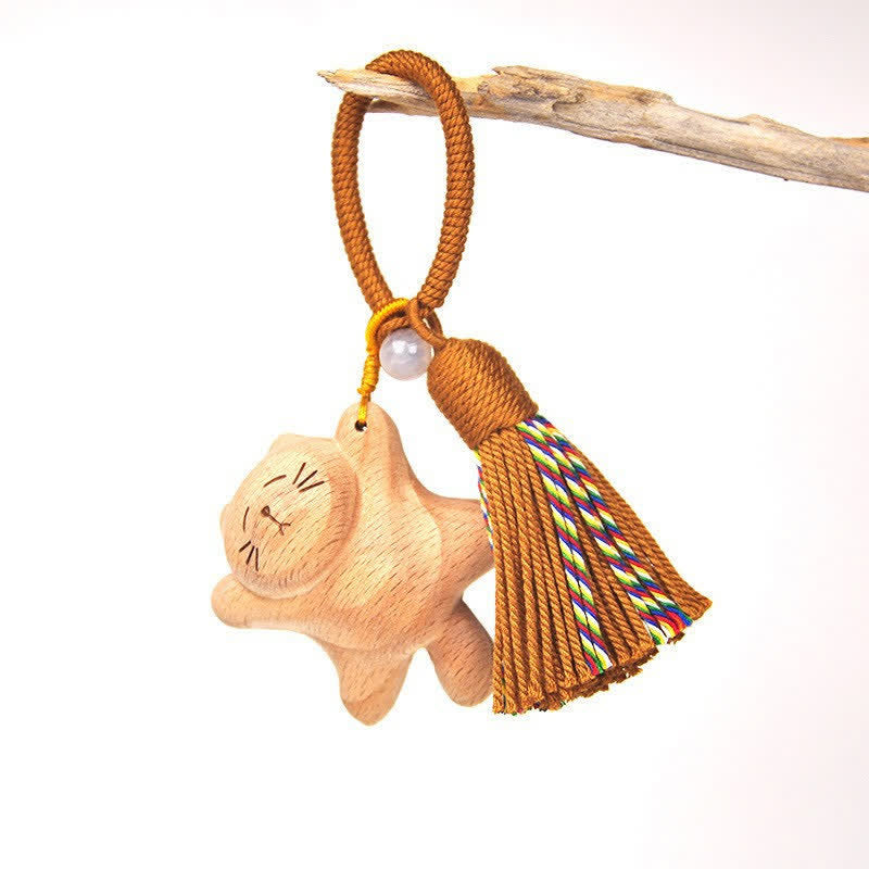 Buddha Stones Porte-clés porte-bonheur en bois clair sculpté à la main avec pompon chat, symbole d'ancrage - Chat brun couché - image 24