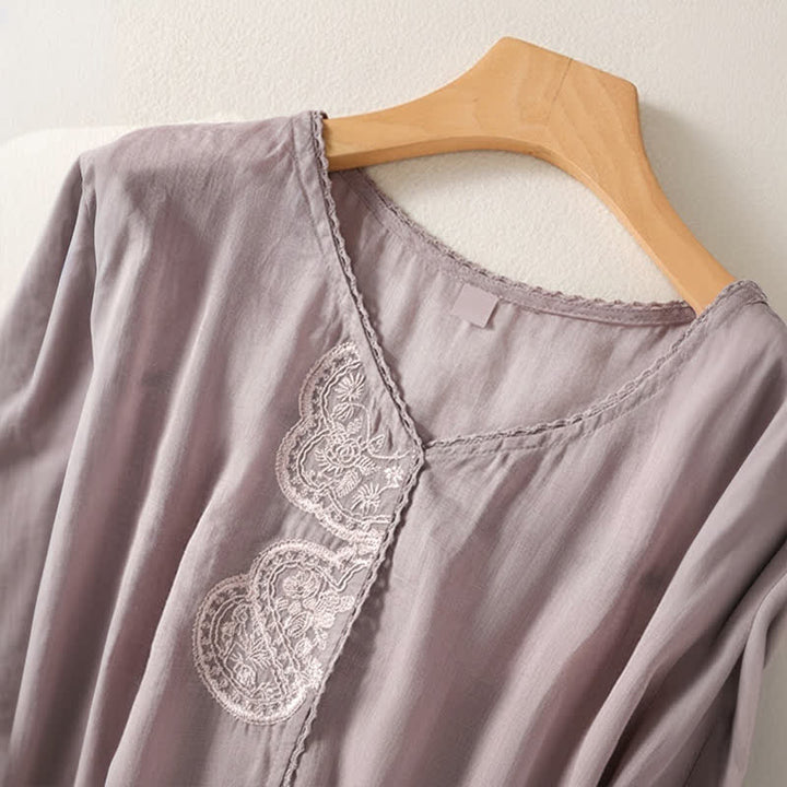 T-shirt à manches courtes et col en V pour femme, motif brodé décontracté de Buddha Stones - image 2