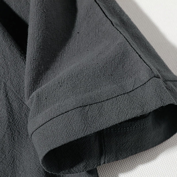 Ensemble de vêtements de méditation pour homme Buddha Stones (2 pièces) : T-shirt uni à col cranté, short large à poches. - image 9