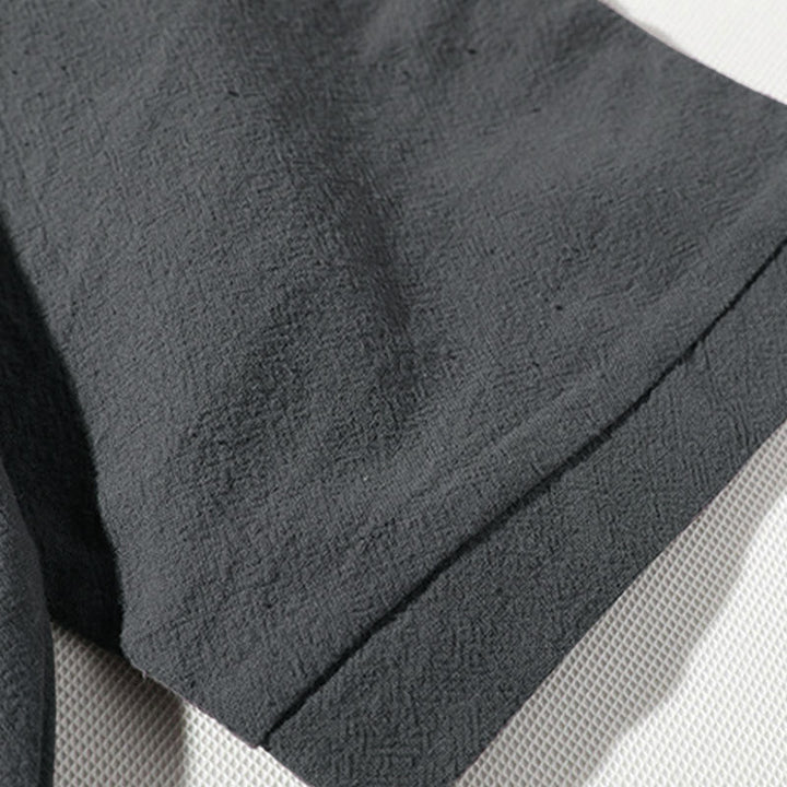 Ensemble de vêtements de méditation pour homme Buddha Stones (2 pièces) : T-shirt uni à col cranté, short large à poches. - image 8