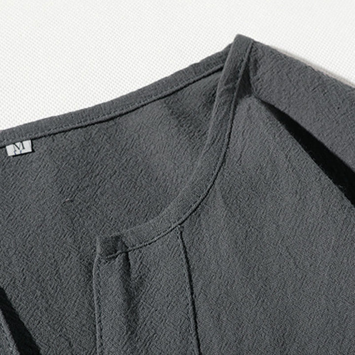 Ensemble de vêtements de méditation pour homme Buddha Stones (2 pièces) : T-shirt uni à col cranté, short large à poches. - image 7