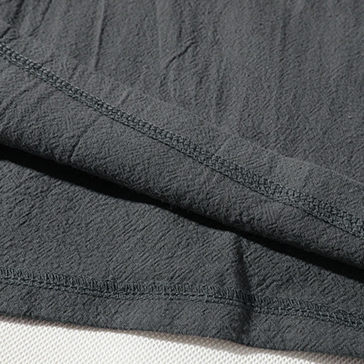 Ensemble de vêtements de méditation pour homme Buddha Stones (2 pièces) : T-shirt uni à col cranté, short large à poches. - image 10