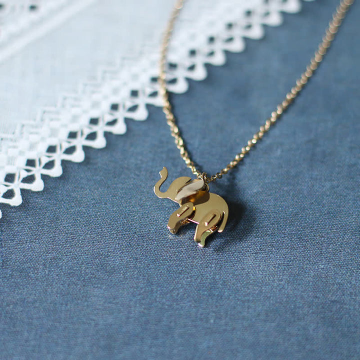 Collier porte-bonheur en acier titane avec pendentif éléphant