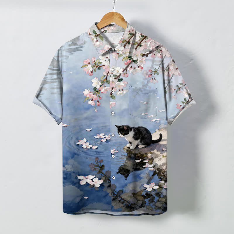 Buddha Stones Chemise à manches courtes pour homme, motif chat en fleurs de cerisier au bord de l'eau, boutons infroissables - Bleu clair - US/UK/AU48，EU58 (4XL) - image 0