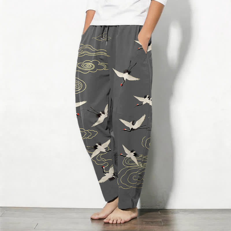 Buddha Stones Pantalon fuselé pour homme en pur coton blanc à motif de grues à couronne rouge et de nuages, avec cordon de serrage et poches. - image 1