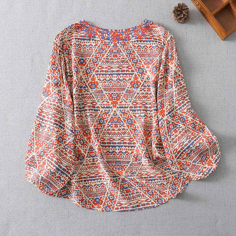 Buddha Stones T-shirt à manches longues pour femme, style bohème vintage rouge à motif géométrique et col en V - image 1