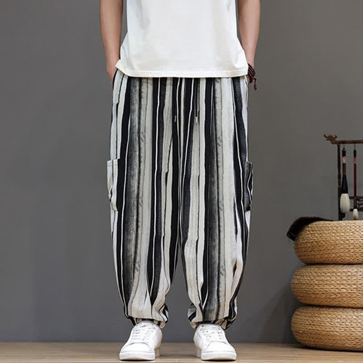 Buddha Stones Pantalon court rayé style bohème décontracté d'été avec poches plaquées, style sarouel pour homme. - image 1