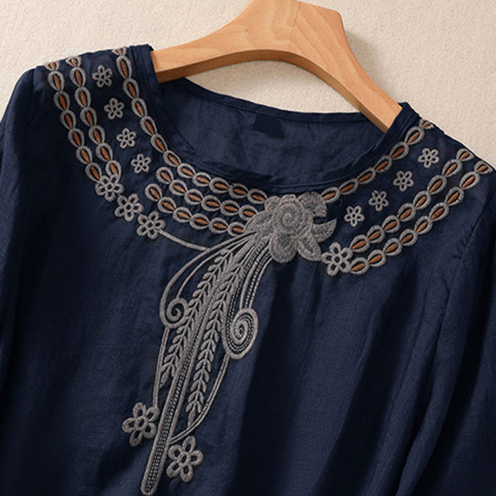 T-shirt femme à col rond et manches courtes bouffantes, orné de broderies florales unies et de Buddha Stones - image 2