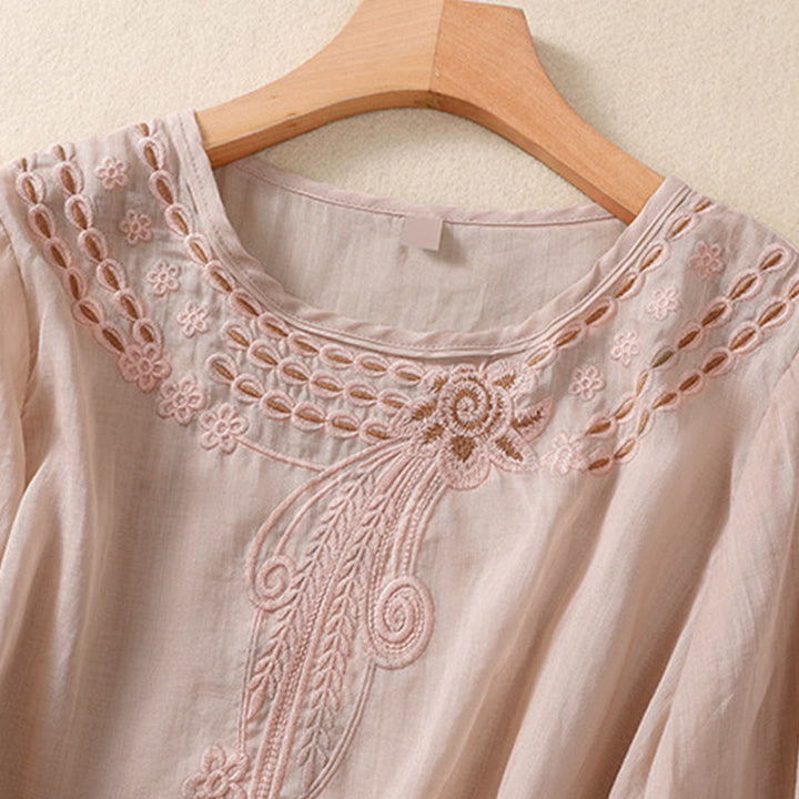 T-shirt femme à col rond et manches courtes bouffantes, orné de broderies florales unies et de Buddha Stones - image 6