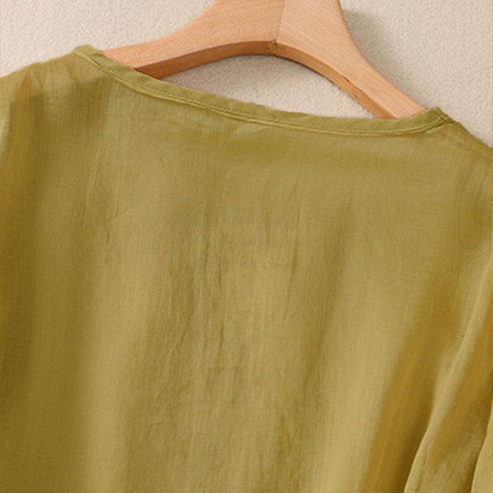 T-shirt femme à col rond et manches courtes bouffantes, orné de broderies florales unies et de Buddha Stones - image 15