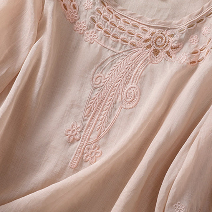 T-shirt femme à col rond et manches courtes bouffantes, orné de broderies florales unies et de Buddha Stones - image 8