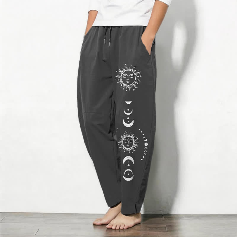 Buddha Stones Pantalon fuselé pour homme en pur coton avec cordon de serrage, motif phases du soleil et de la lune et poches - image 1