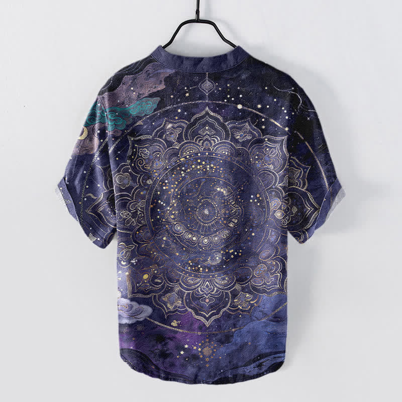 Buddha Stones Chemise à manches courtes pour homme en coton à motif mandala doré et galaxie, demi-boutonnée - image 1