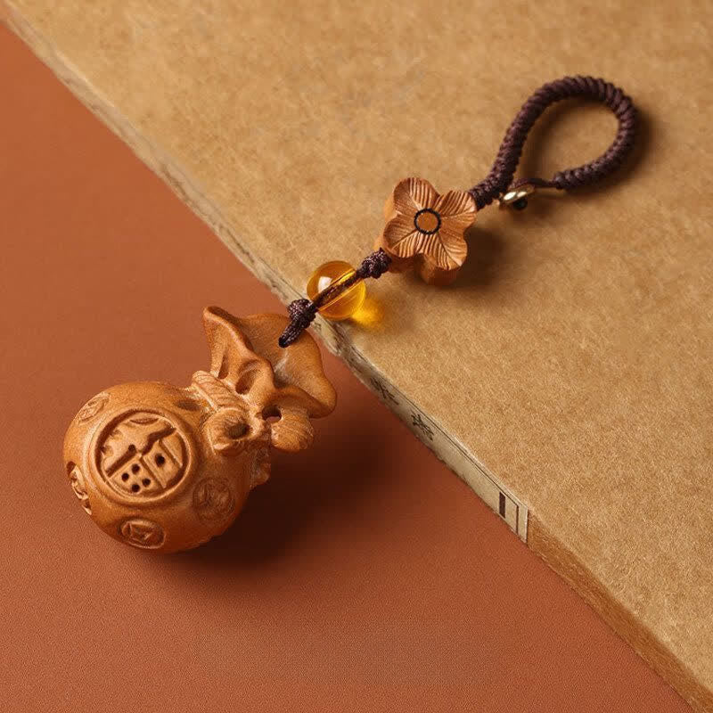 Buddha Stones Porte-clés porte-bonheur en bois de pêcher, motif lotus, avec pochette porte-bonheur - Corde brune Fleur de prunier - image 0