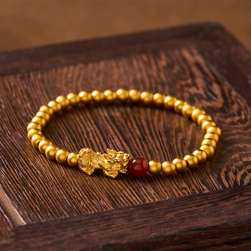 Buddha Stones Bracelet Pi Xiu en cuivre plaqué or et agate rouge, symbole de richesse, avec perles rondes. - image 1