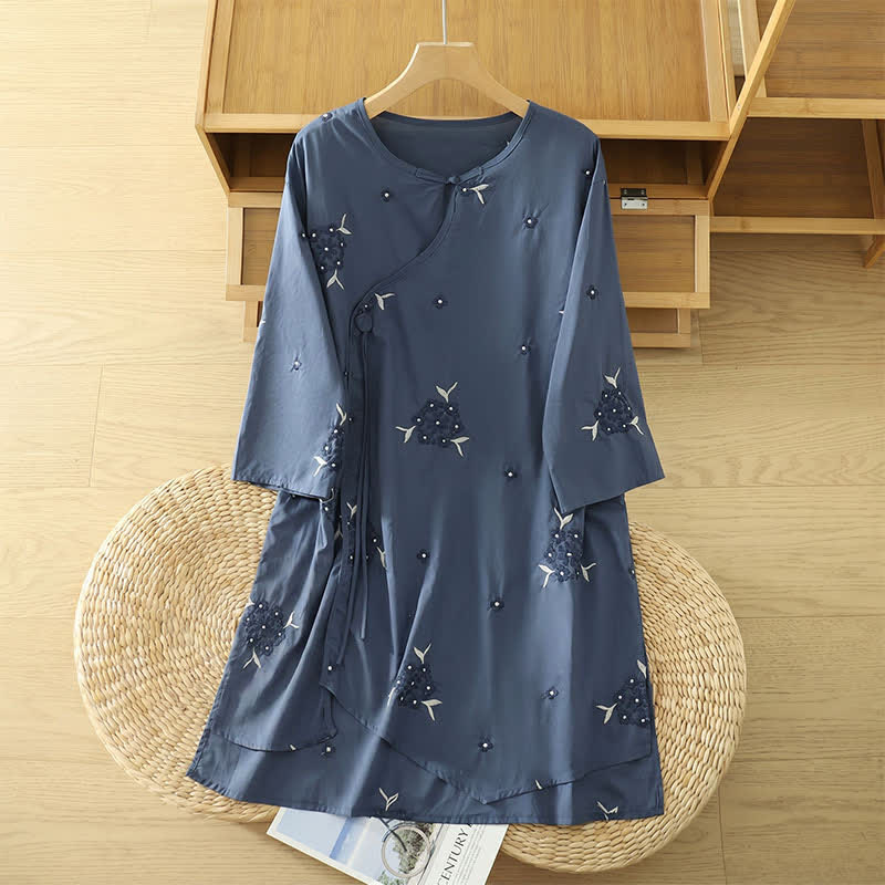 Buddha Stones Robe d'été décontractée à broderies florales, col rond, manches trois-quarts et poches pour femme - SteelBlue - US14, UK/AU18, EU46 (2XL) - image 0