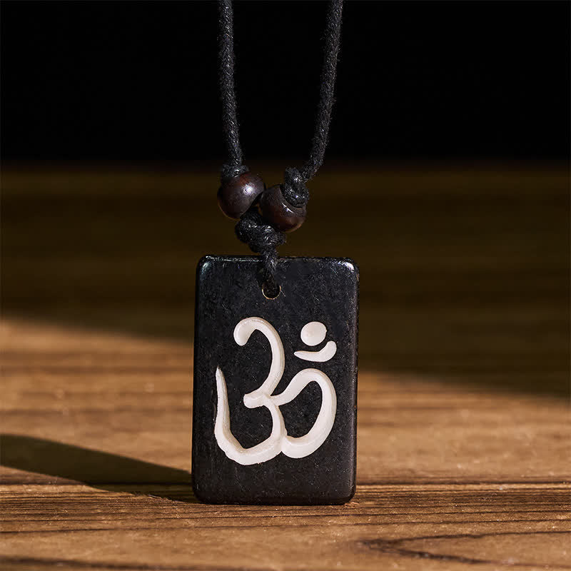 Buddha Stones Collier pendentif OM tibétain en perles d'os sculptées à la main, symbole de pleine conscience - OM (Pleine conscience ♥ Connexion) - image 0