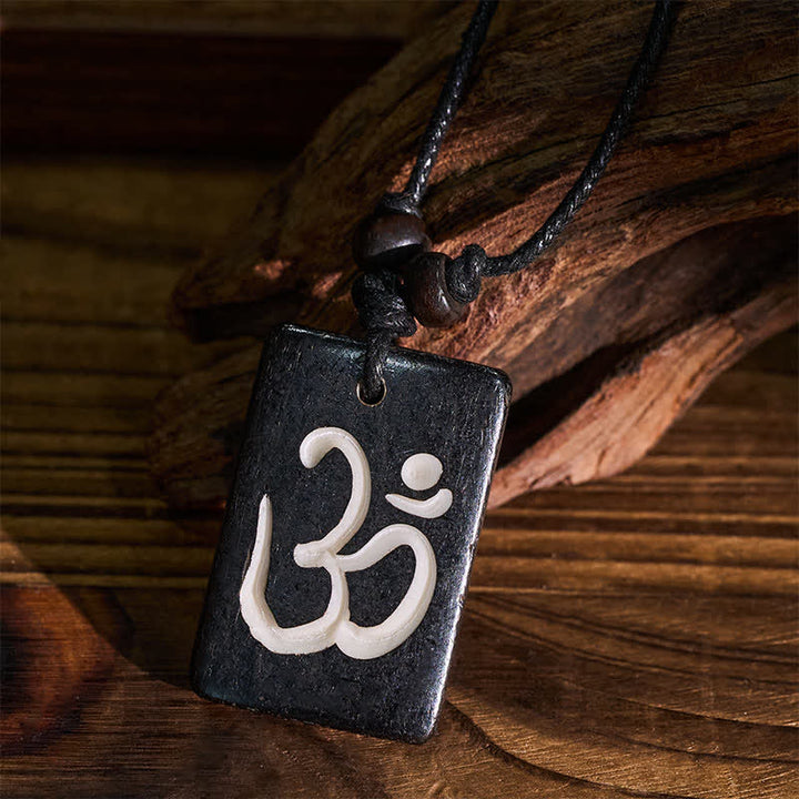 Buddha Stones Collier pendentif OM tibétain en perles d'os sculptées à la main, symbole de pleine conscience - image 4