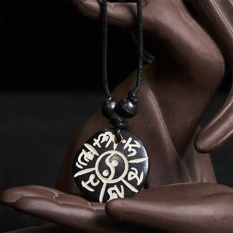 Buddha Stones Collier de protection Om Mani Padme Hum Yin Yang en perles d'os sculptées à la main - image 1