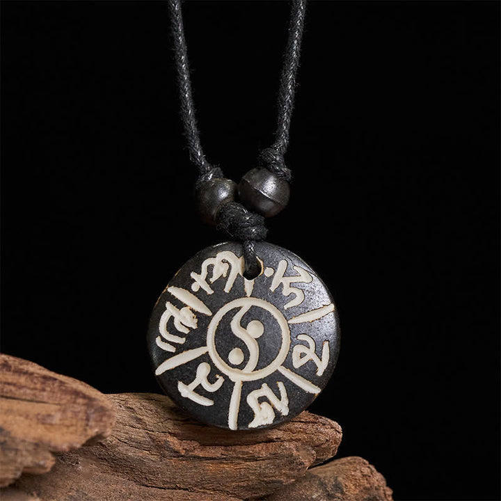 Buddha Stones Collier de protection Om Mani Padme Hum Yin Yang en perles d'os sculptées à la main - Om Mani Padme Hum (Amour ♥ Focus) - image 0
