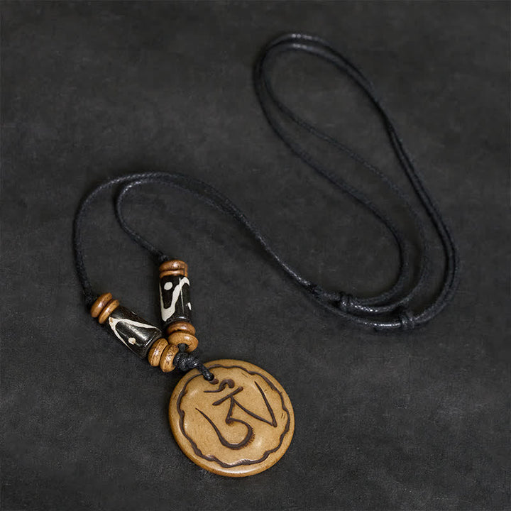 Buddha Stones Collier de compassion avec pendentif tibétain sculpté à la main en perles d'os OM - image 2