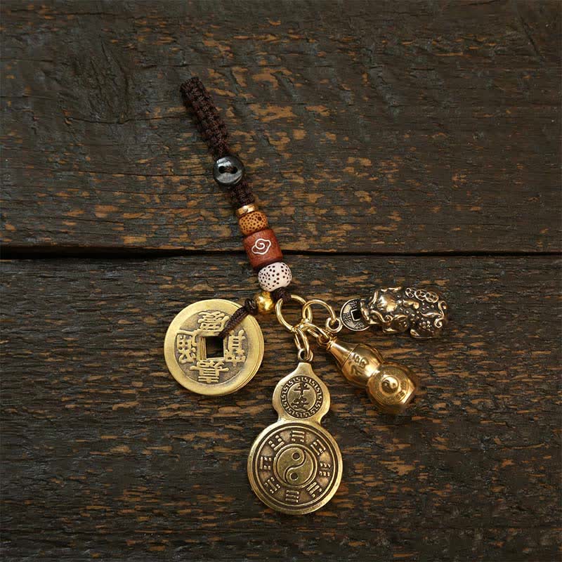Buddha Stones Porte-clés amulette de protection en forme de calebasse Bagua en laiton Pi Xiu, ornée de cinq pièces impériales - Deux modèles de calebasses Bagua avec Pi Xiu et cinq pièces de monnaie impériales - image 4