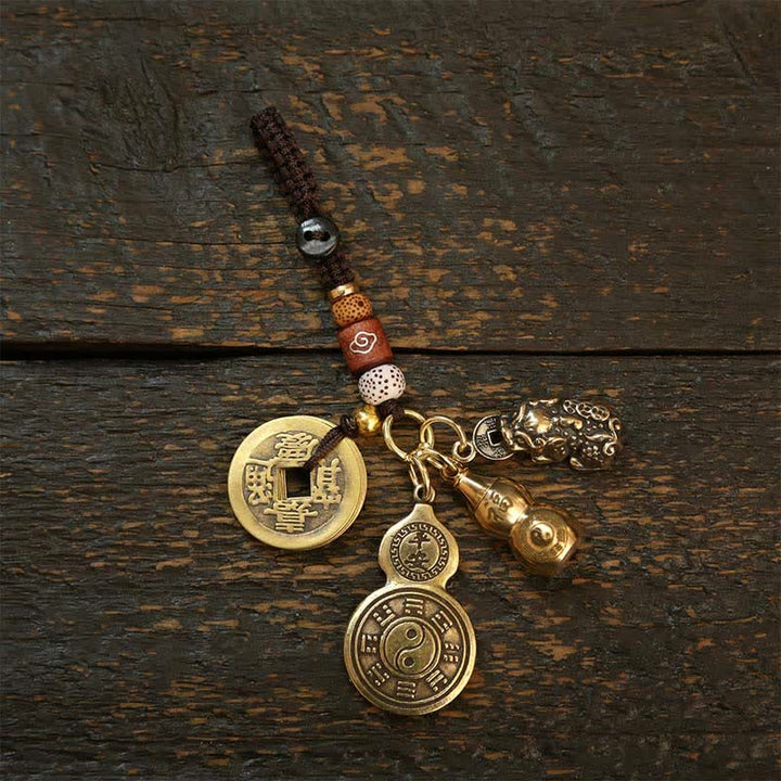 Buddha Stones Porte-clés amulette de protection en forme de calebasse Bagua en laiton Pi Xiu, ornée de cinq pièces impériales - Deux modèles de calebasses Bagua avec Pi Xiu et cinq pièces de monnaie impériales - image 4