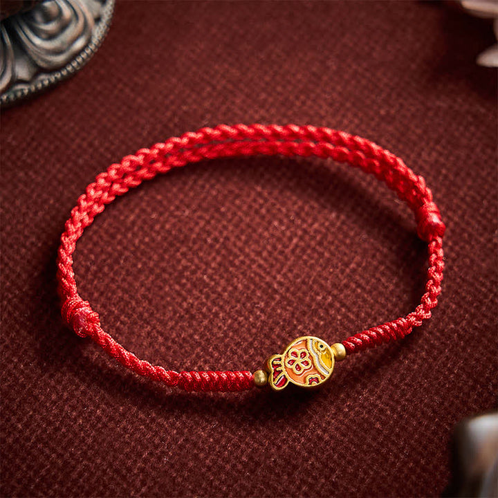 Buddha Stones Bracelet porte-bonheur en corde rouge tissée à la main avec motif de carpes koï et fleurs - Rouge (Tour de poignet : 15–21 cm) - image 0
