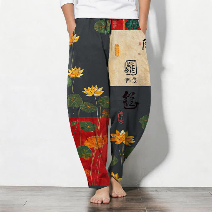 Buddha Stones Pantalon fuselé pour homme en pur coton avec cordon de serrage, motif patchwork de calligraphie lotus et poches - Gris ardoise - US/UK/AU50，EU60 (5XL) - image 0