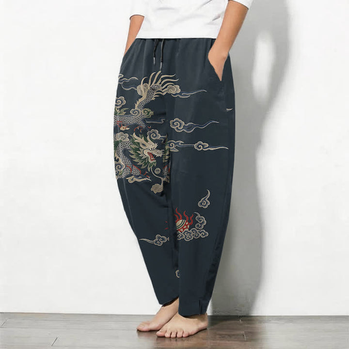 Buddha Stones Pantalon fuselé pour homme en pur coton, motif nuage de dragon et boule de feu, cordon de serrage et poches - image 1