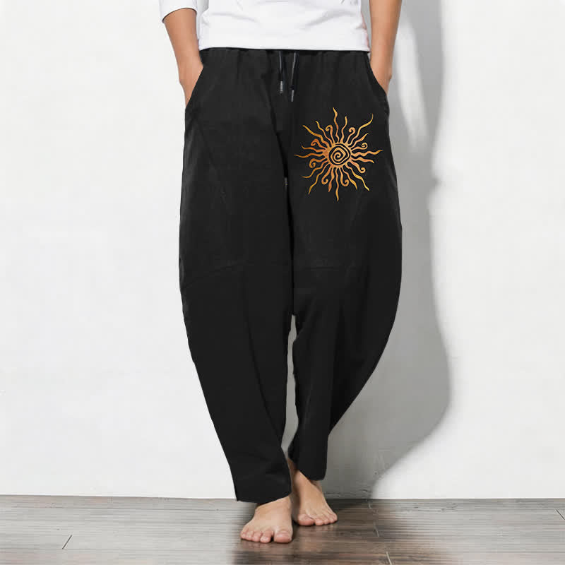 Buddha Stones Pantalon fuselé pour homme en pur coton, motif spirale soleil doré, cordon de serrage et poches - Noir - US/UK/AU50，EU60 (5XL) - image 0