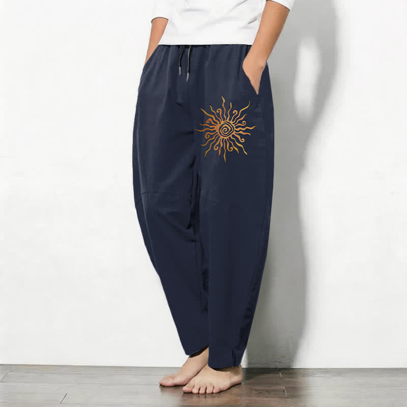 Buddha Stones Pantalon fuselé pour homme en pur coton, motif spirale soleil doré, cordon de serrage et poches - image 8