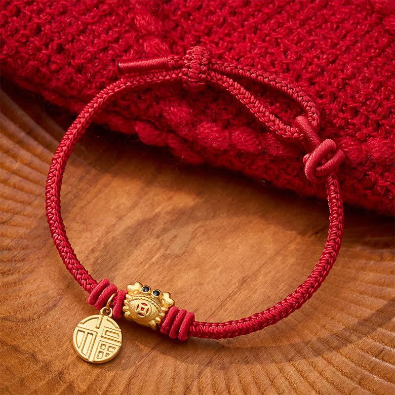 Buddha Stones Bracelet porte-bonheur en fil rouge avec pièce de monnaie chinoise à caractère Fu - Rouge foncé (Tour de poignet : 17–19 cm) - image 0