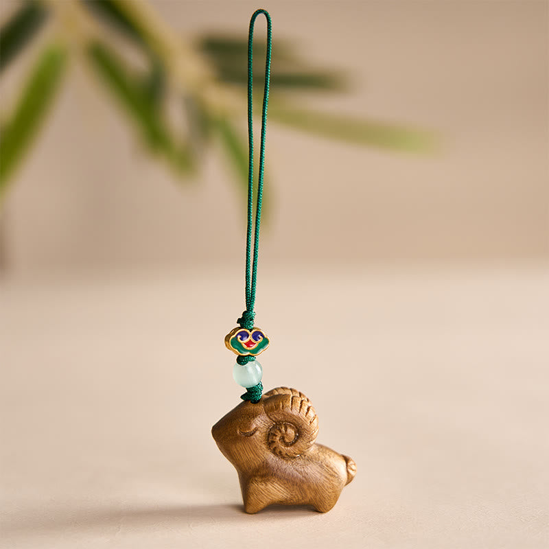 Buddha Stones Porte-clés chèvre en bois de santal sculpté à la main - Vert - image 0