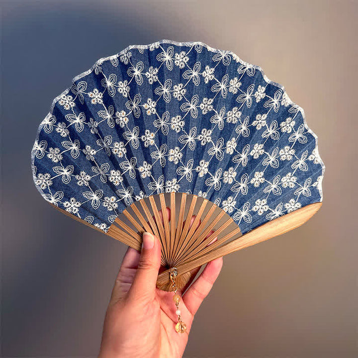 Buddha Stones Éventail pliant en coton, lin et bambou brodé, motif fleur de lotus et pureté - Bleu marine profond - Dimensions fermé : environ 21,5 cm / 8,5 pouces - image 4